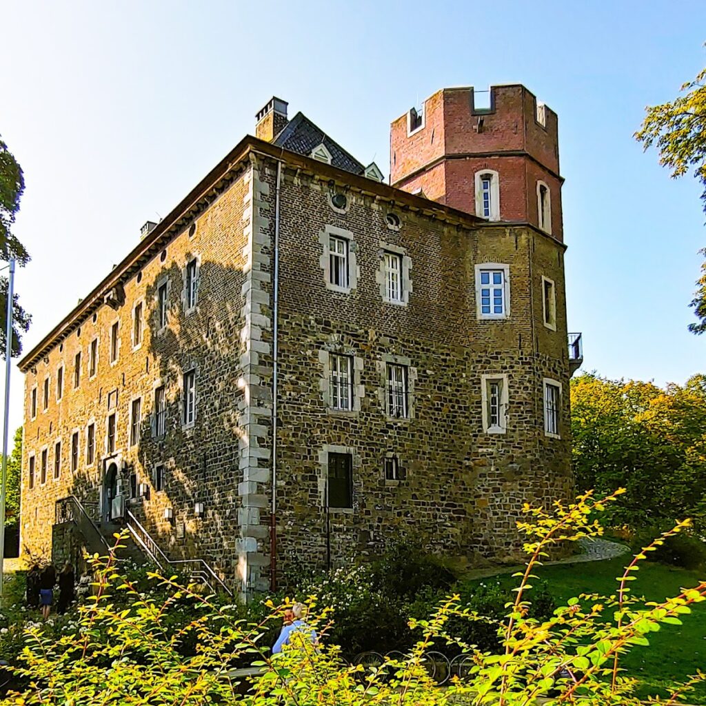 Frankenberg Castle (Aachen): A Medieval Fortified Residence 2 Frankenberg Castle (Aachen)