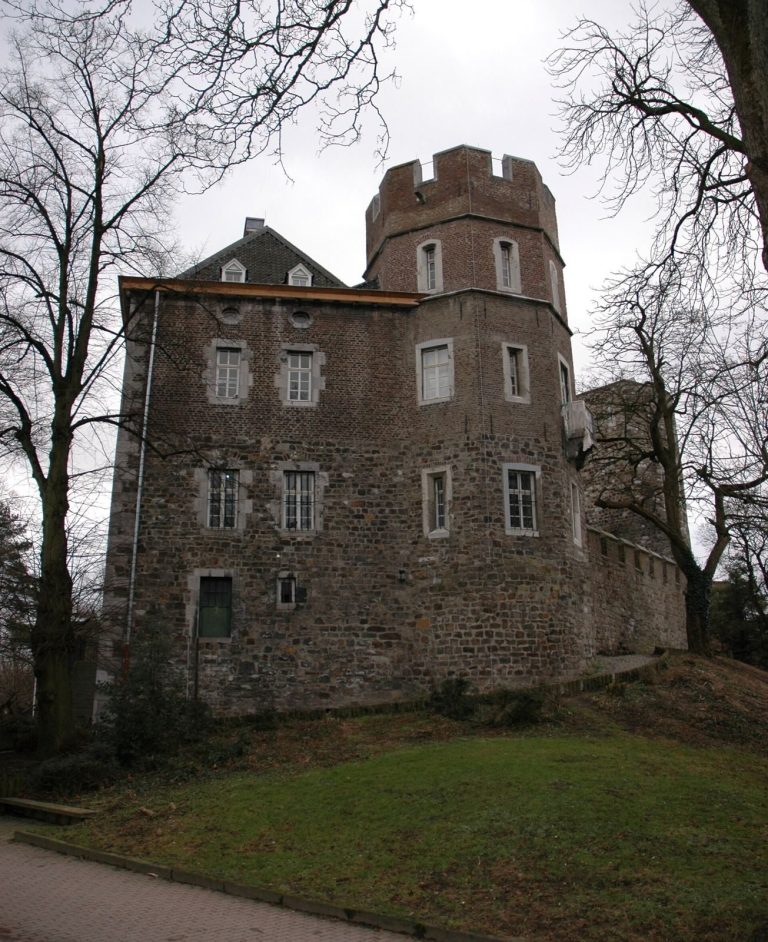 Frankenberg Castle (Aachen): A Medieval Fortified Residence
