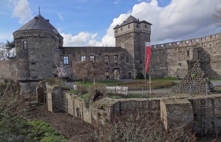 Stadtburg Andernach: An Electoral Cologne Stronghold in Germany