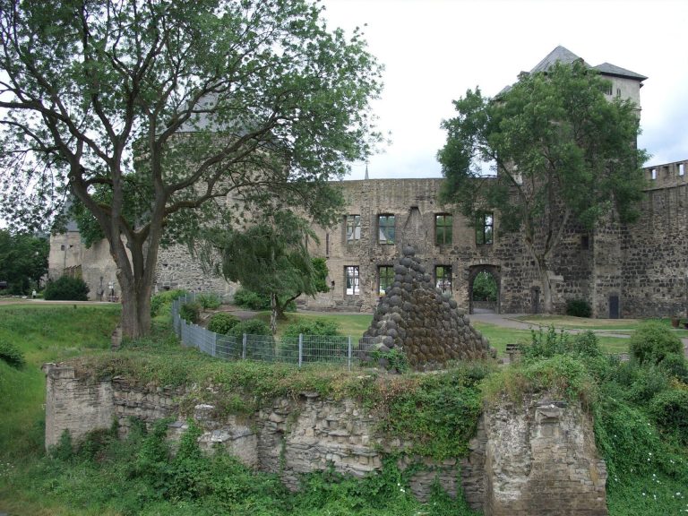 Stadtburg Andernach: An Electoral Cologne Stronghold in Germany