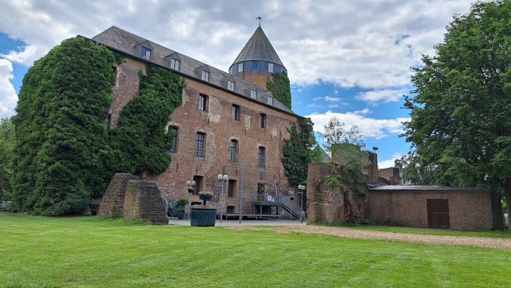 Brüggen Castle: A Jülich Frontier Water Castle in Germany 1 Brüggen Castle