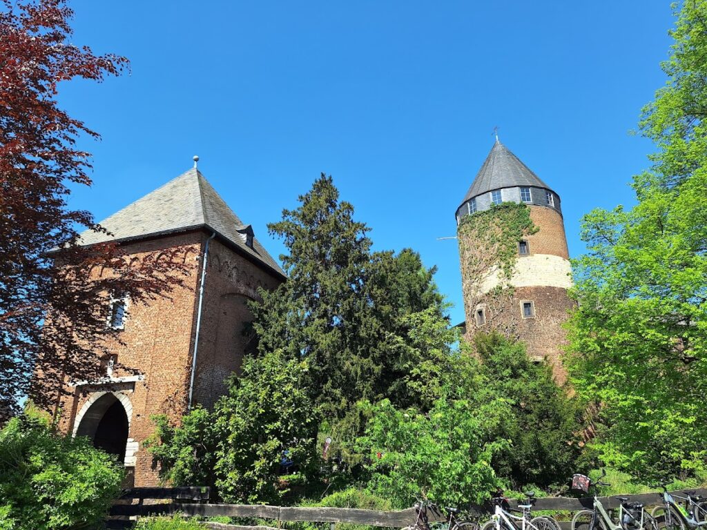Brüggen Castle: A Jülich Frontier Water Castle in Germany 2 Brüggen Castle