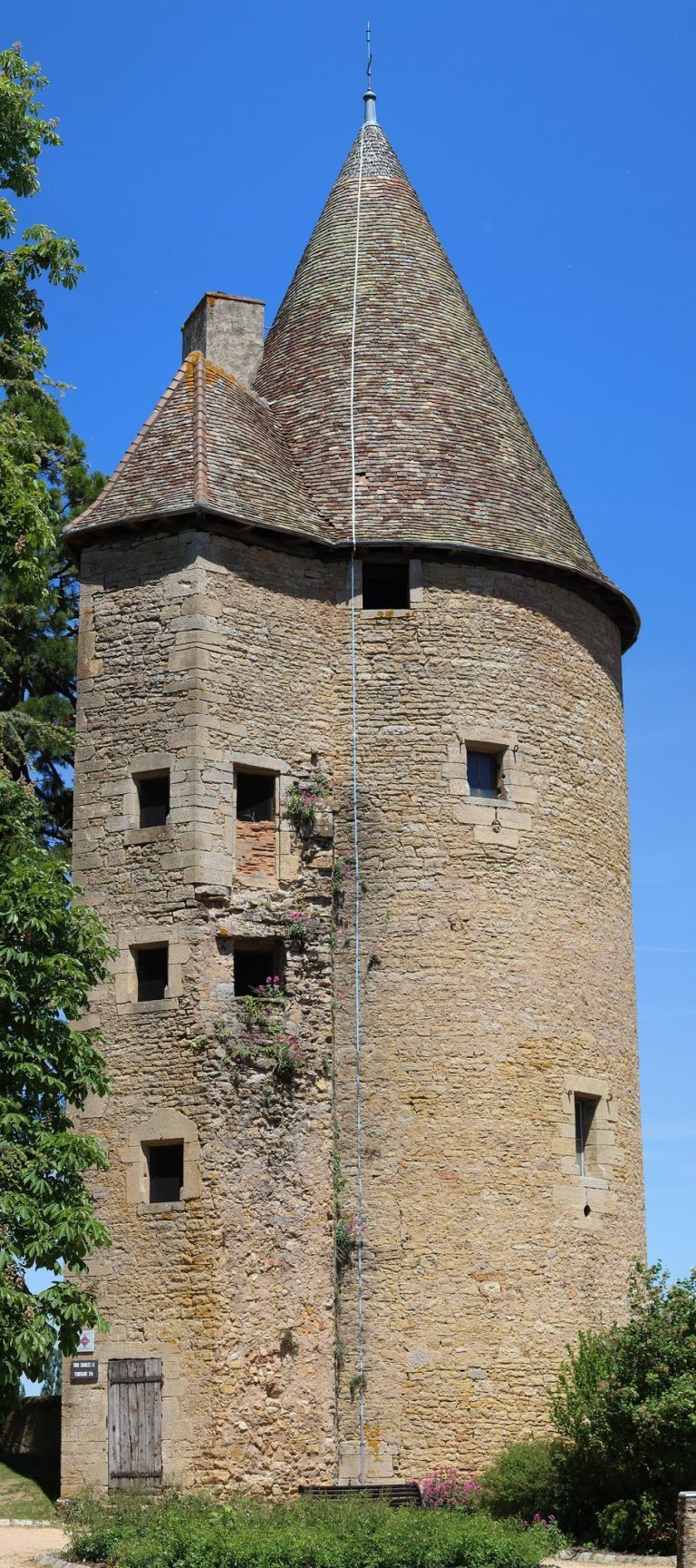 Château de Charles-Le-Téméraire: The Medieval Fortress of Charolles