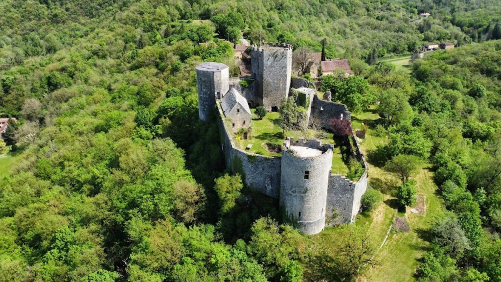 Château des Rois ducs: A Medieval Fortress in France 1 Château des Rois ducs