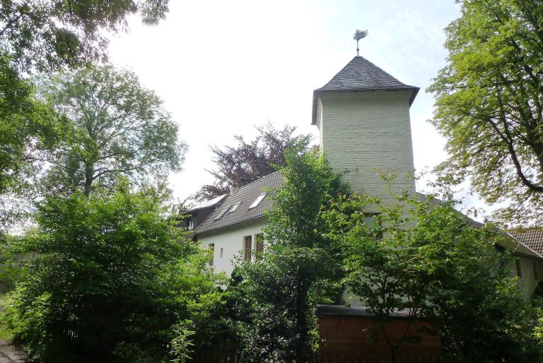 Gut Schlagbaum: A Former Moated Lowland Castle in Cologne