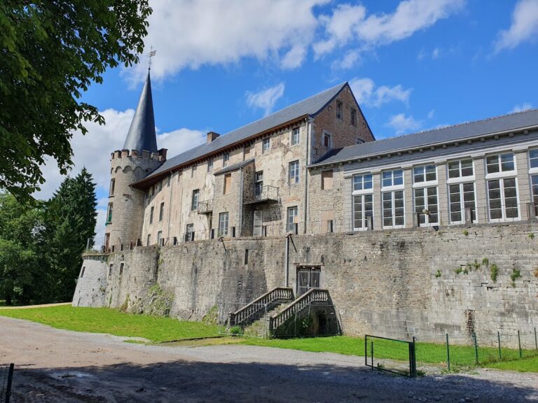 Florennes Castle: A Medieval Fortress and Noble Residence in Belgium