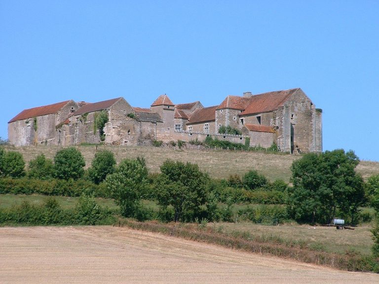 Château de Pisy, Yonne: A Fortified Seigneurial Residence in Burgundy