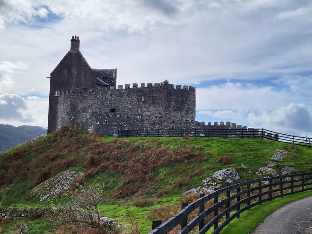 Duntrune Castle: A Medieval Fortress and Clan Residence in Scotland 2 Duntrune Castle