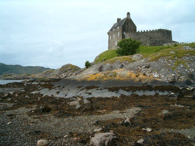 Duntrune Castle: A Medieval Fortress and Clan Residence in Scotland