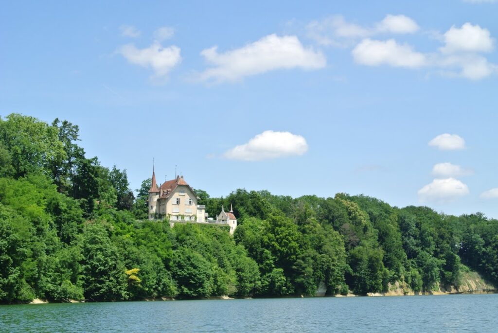Manoir de Praroman et chapelle Sainte-Anne au Grand-Vivy: A Swiss Seigneurial Residence and Chapel 2 Manoir de Praroman et chapelle Sainte-Anne au Grand-Vivy