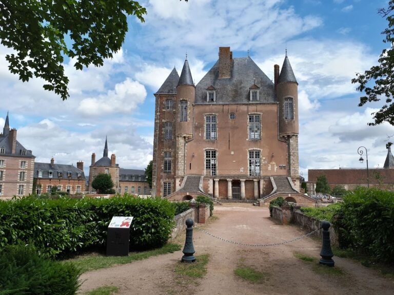 Château de Bellegarde (Loiret): A Historic Castle and Town Hall