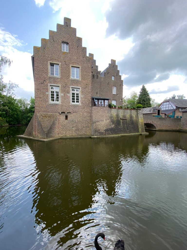 Wasserburg Redinghoven: A Moated Castle Complex in Germany 2 Wasserburg Redinghoven