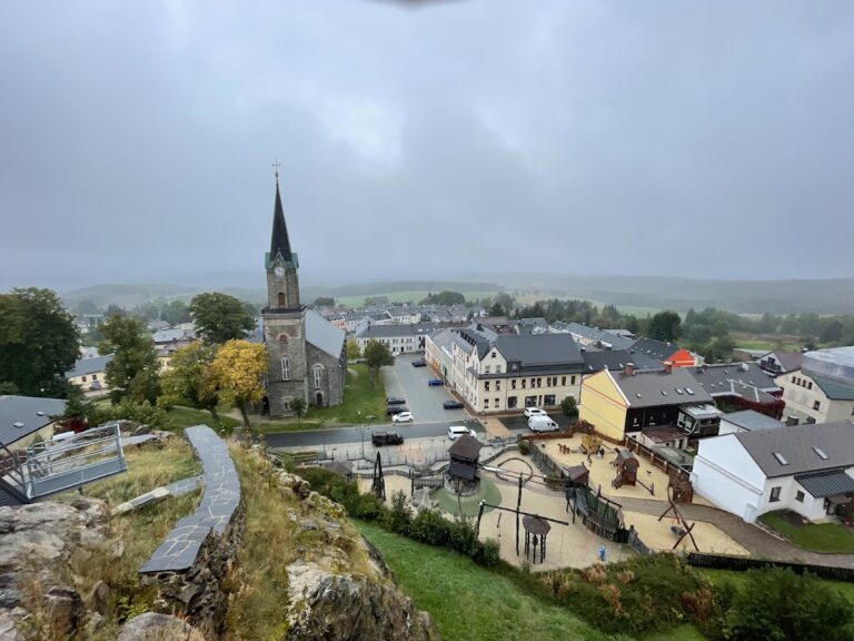 Burg Schöneck: A High-Medieval Hilltop Castle in Germany