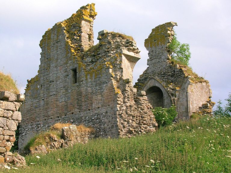 Craigie Castle: A Medieval Wallace Stronghold in Scotland