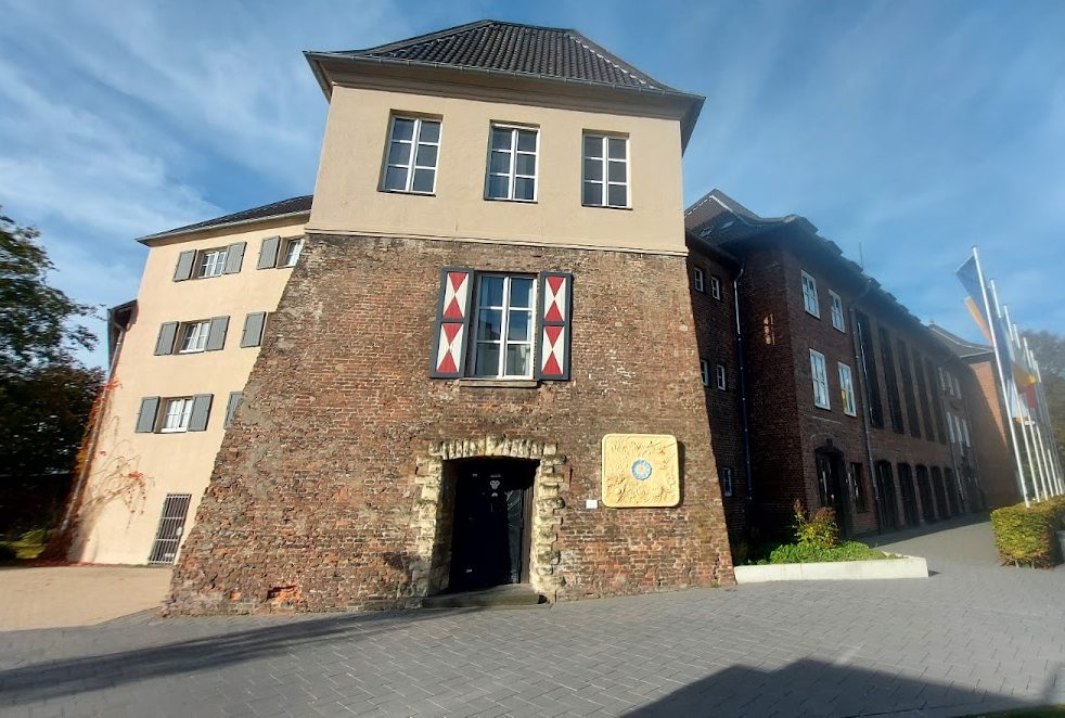 Burg Dinslaken: A Medieval Territorial Castle and Administrative Seat 2 Burg Dinslaken
