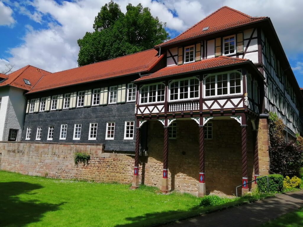 Castles in Stadtlengsfeld: A Medieval Fortification and Palace Complex 1 Castles in Stadtlengsfeld