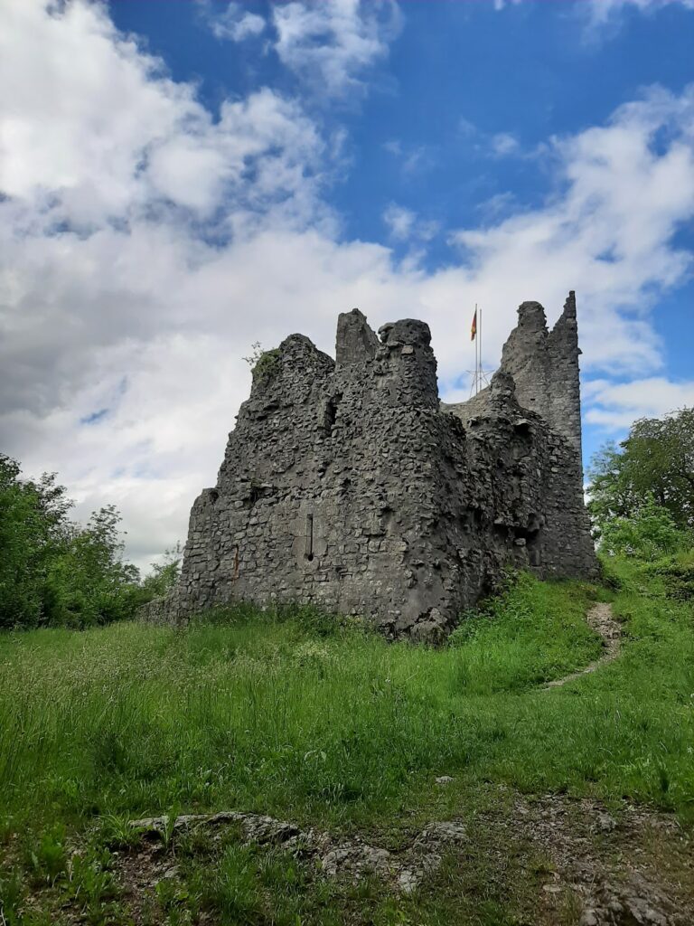 Montsalvens Castle: A medieval castellany above the Jogne in Broc, Switzerland