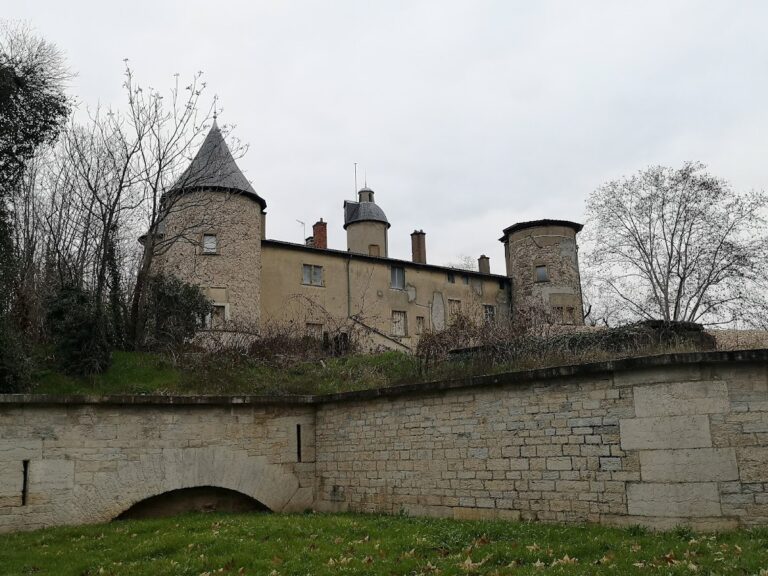 Château de La Motte, Broc: A château and former fort on a Gallo‑Roman motte