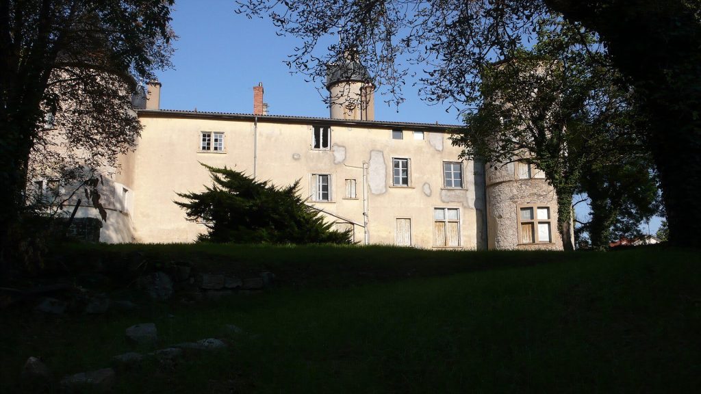 Château de La Motte: A Fortified Estate and Military Site in France 2 Château de La Motte