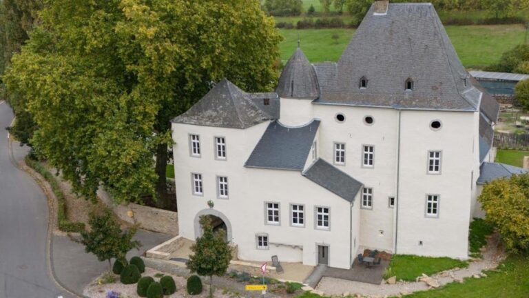 Burg Ließem: A Former Water Castle in Germany
