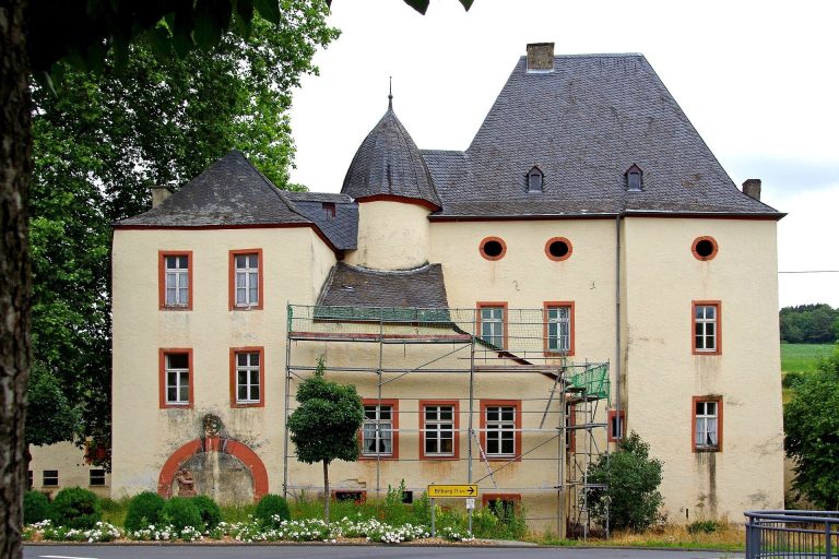 Burg Ließem: A Former Water Castle in Germany