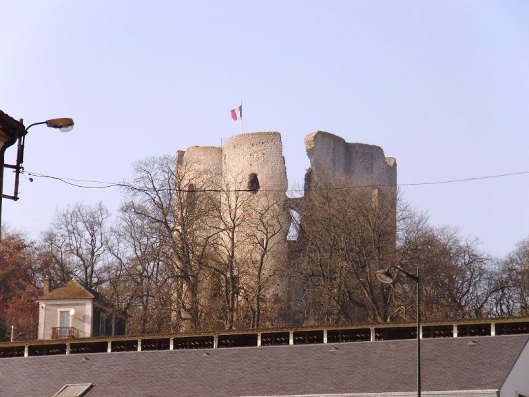 Château d’Étampes: A Royal Fortress and the Tour de Guinette