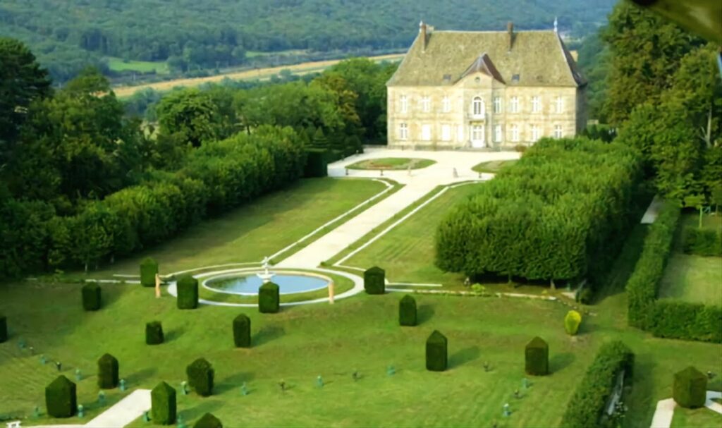 Château de Vaire: A Classical Residence and Historic Estate in France 1 Château de Vaire