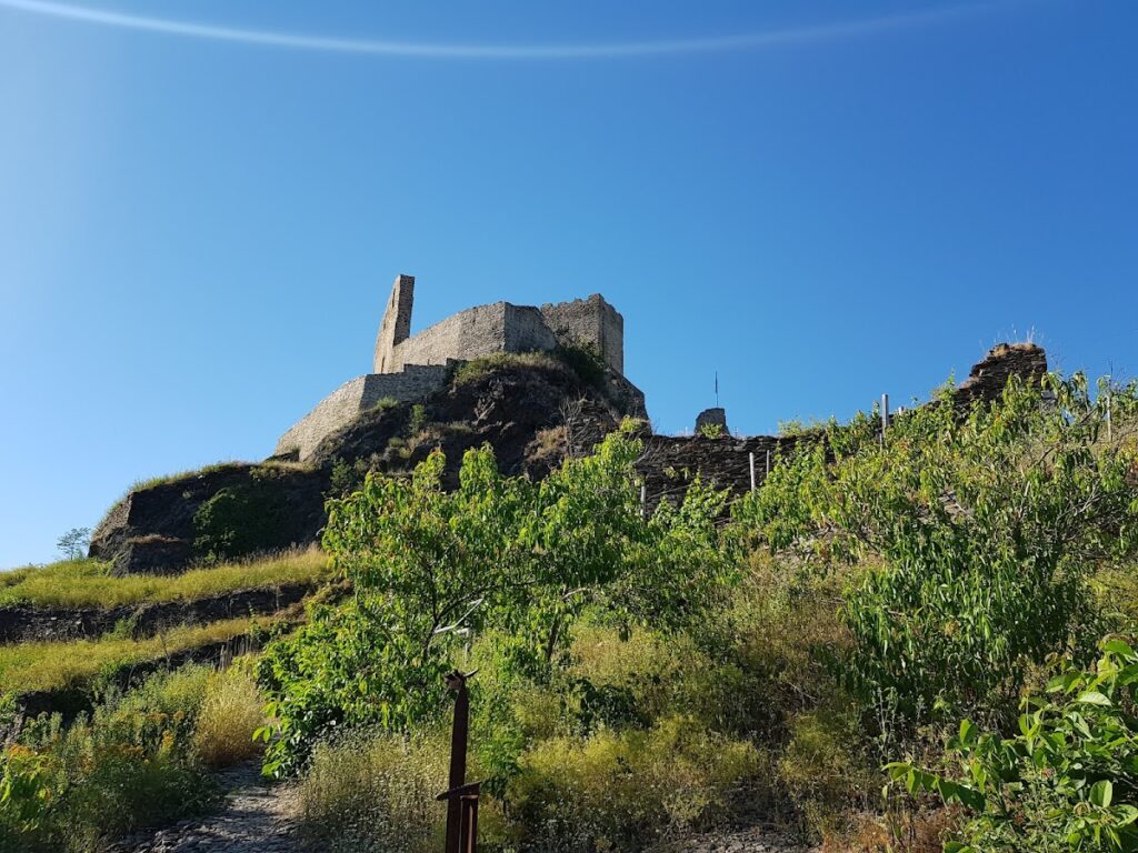 Niederburg, Kobern: A Medieval Hill Castle above the Moselle 3 Niederburg, Kobern