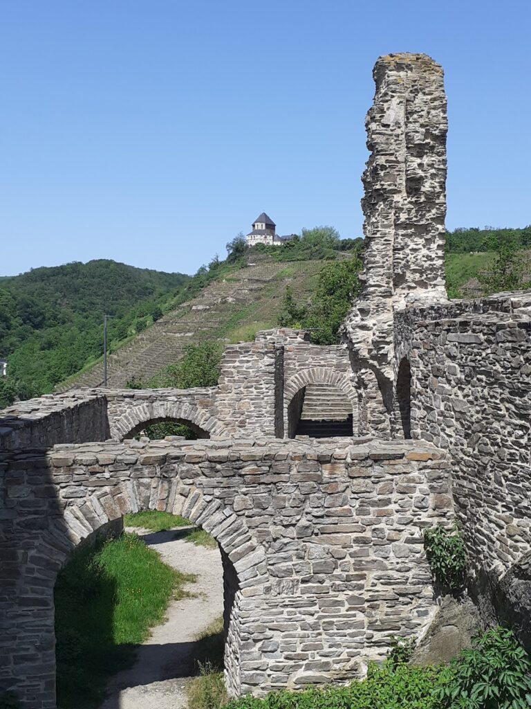Niederburg, Kobern: A Medieval Hill Castle above the Moselle 5 Niederburg, Kobern