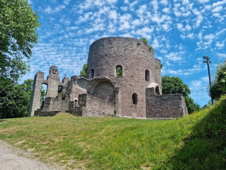 Krukenburg: A Hilltop Castle Ruin in Germany