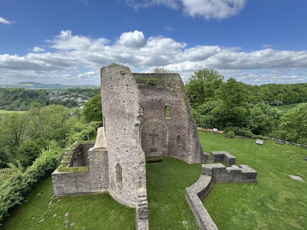 Krukenburg: A Hilltop Castle Ruin in Germany 2 Krukenburg