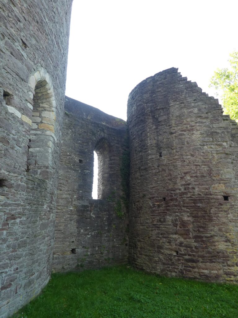 Krukenburg: A Hilltop Castle Ruin in Germany 3 Krukenburg