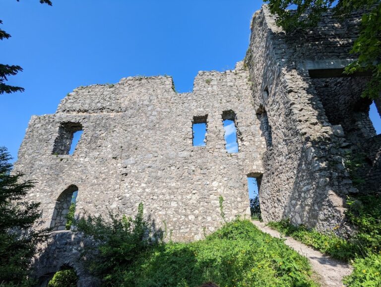 Ruine Karlstein: A Medieval Hilltop Castle Ruin in Germany