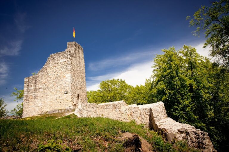 Burgruine Velburg: A Medieval Hilltop Castle in Germany