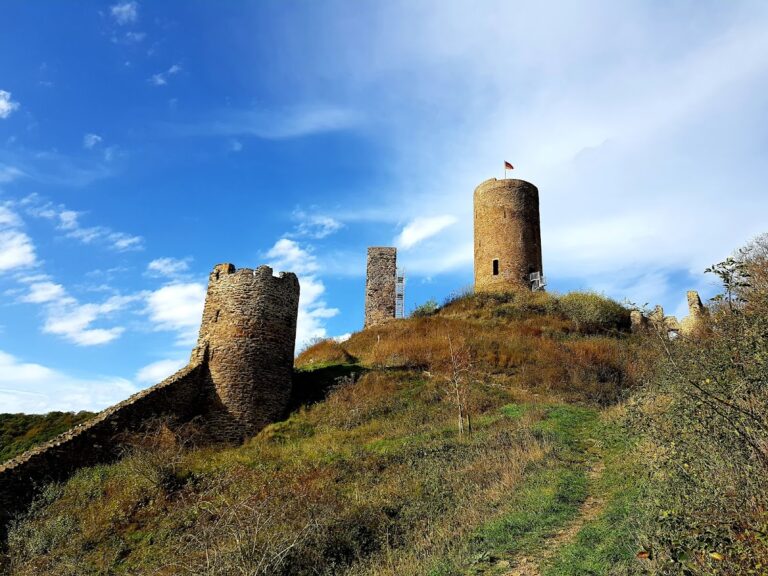 Löwenburg and Philippsburg: Medieval Hill Castles above Monreal