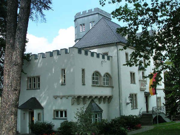 Obere Burg: A Historic Manorial Estate in Rheinbreitbach, Germany