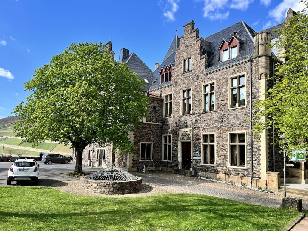 Klopp Castle: A Medieval Fortress and Municipal Landmark in Germany 3 Klopp Castle