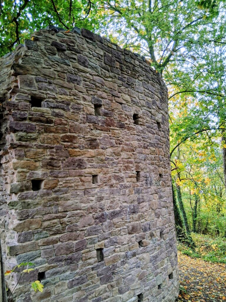 Burg Vlotho: A High-Medieval Hill Castle in Germany 2 Burg Vlotho