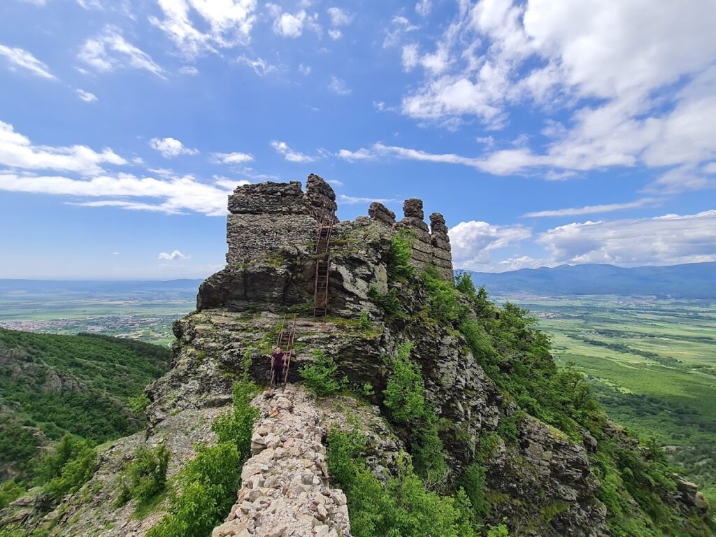 Anevo Fortress: A Medieval Bulgarian Citadel 1 Anevo Fortress