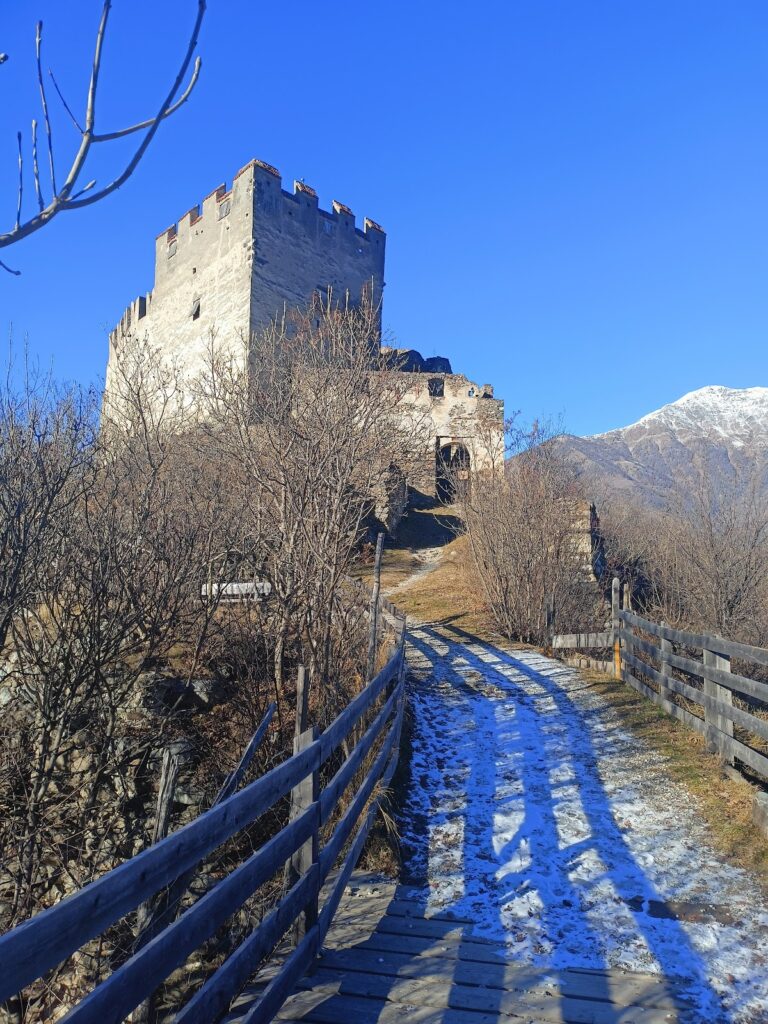 Castle Untermontani: A Medieval Outwork and Fortified Seat in South Tyrol
