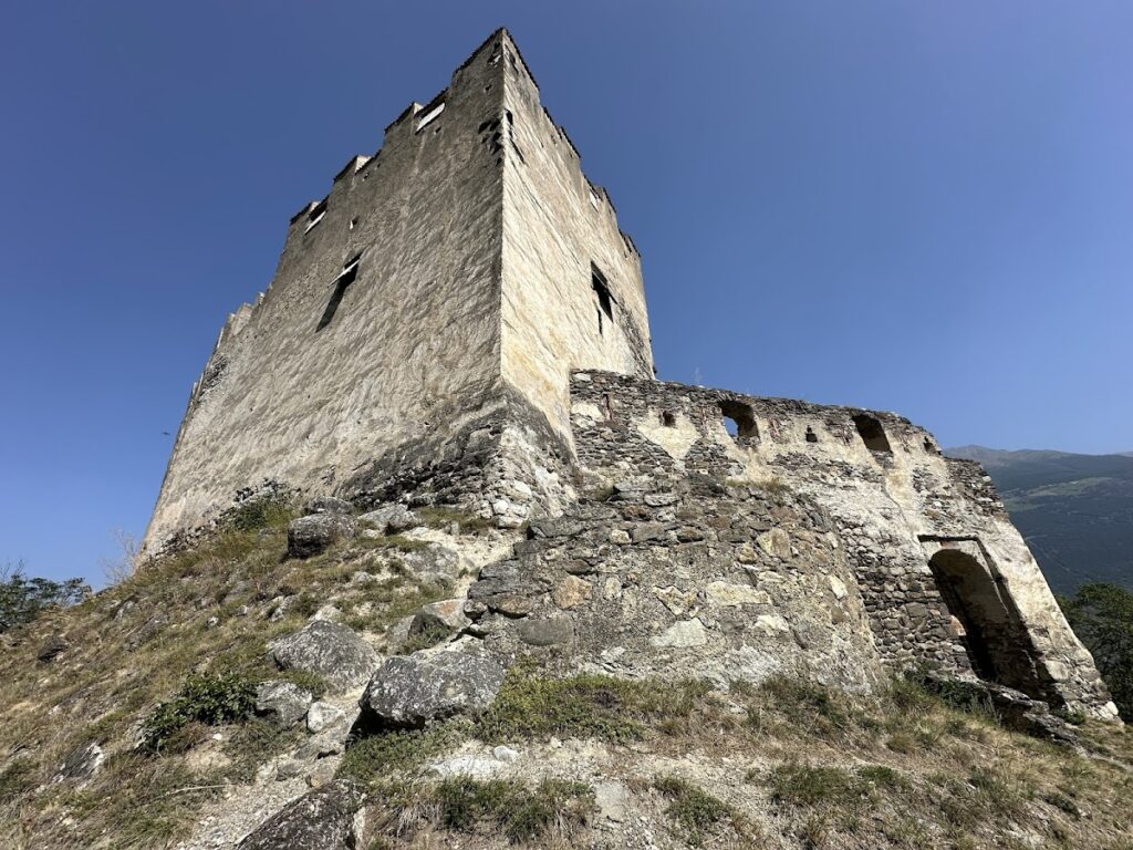 Castle Untermontani: A Medieval Outwork and Fortified Seat in South Tyrol 2 Castle Untermontani