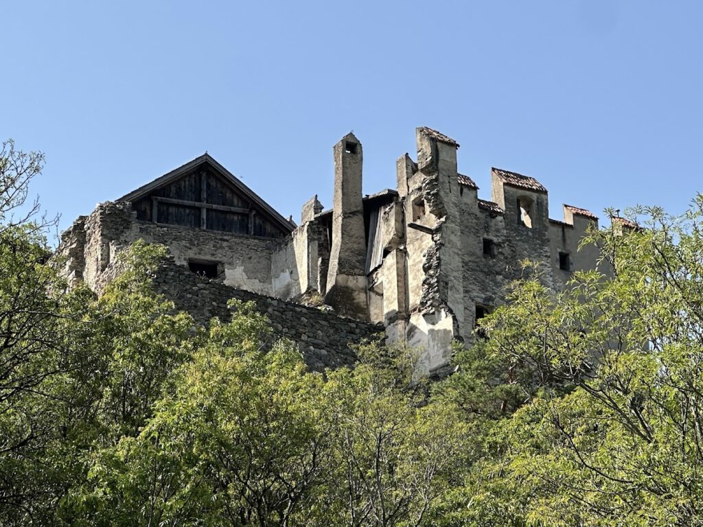 Castle Untermontani: A Medieval Outwork and Fortified Seat in South Tyrol 4 Castle Untermontani