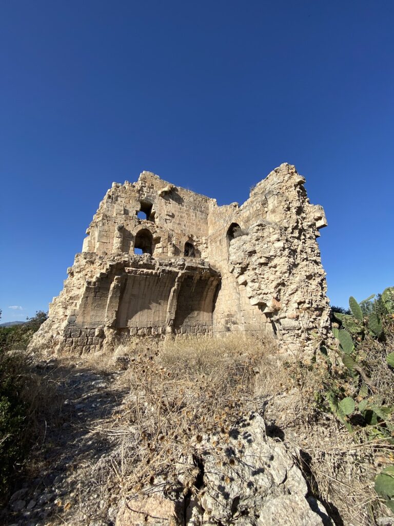 Tece Castle: A Late Roman or Cilician Armenian Fortress in Türkiye 1 Tece Castle