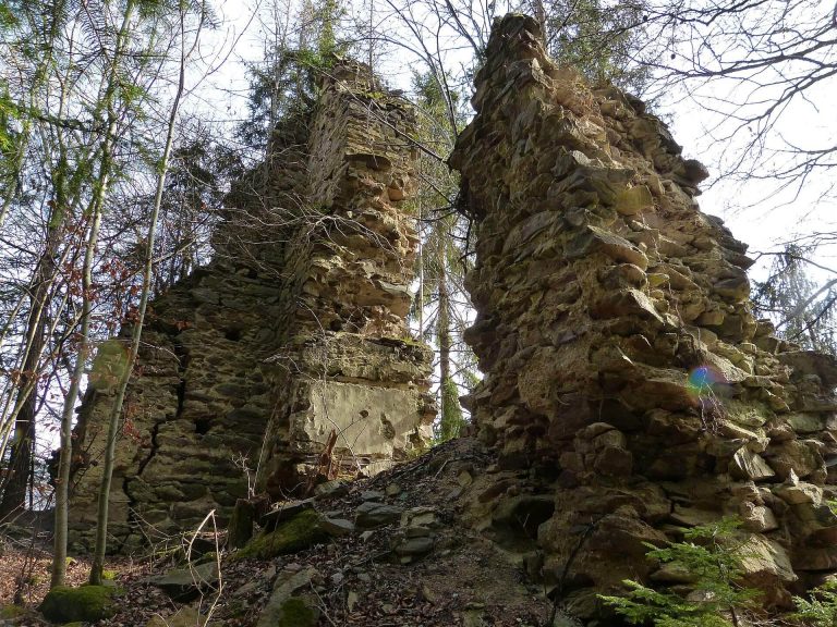 Grünburg Castle Ruins: A High-Medieval Twin Castle in Austria