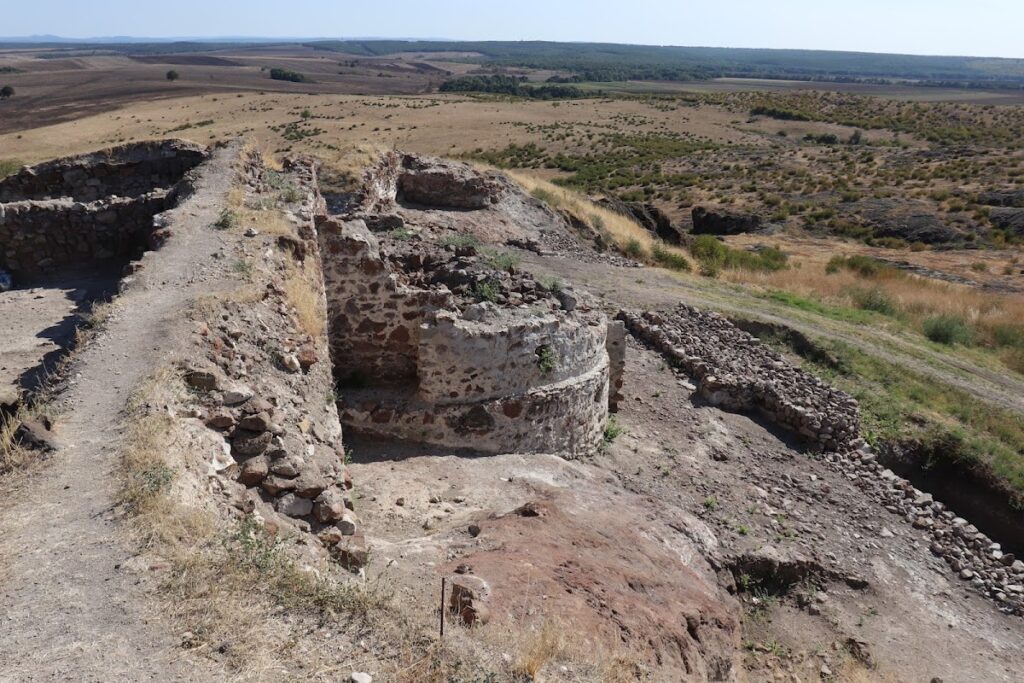Rusokastro: A Byzantine Frontier Fortress in Bulgaria 1 Ρουσόκαστρο