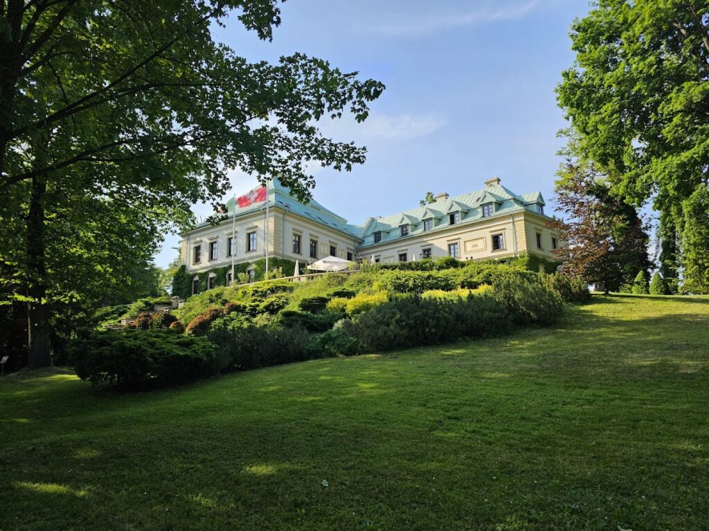 Chlewiska Castle: A Historic Palace Complex in Poland 1 Zamek w Chlewiskach