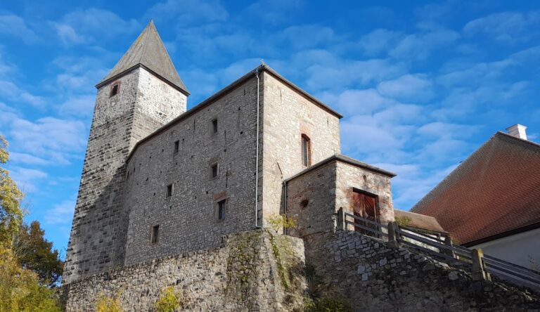 Burg Waldau: A Medieval Hilltop Castle in Bavaria