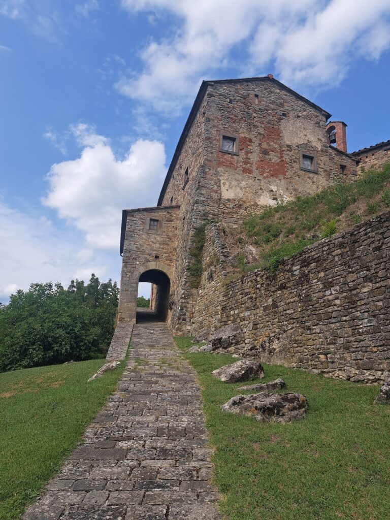 Castello di Gressa: A Medieval Castle in Bibbiena, Italy