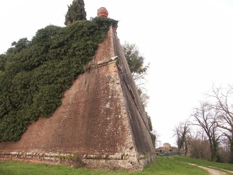 Fortezza Medicea di San Martino: A Renaissance Fortress in Tuscany