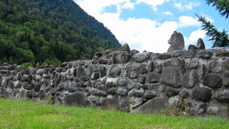 Mülenen Castle and Letzi: A Medieval Valley Fortification in Switzerland
